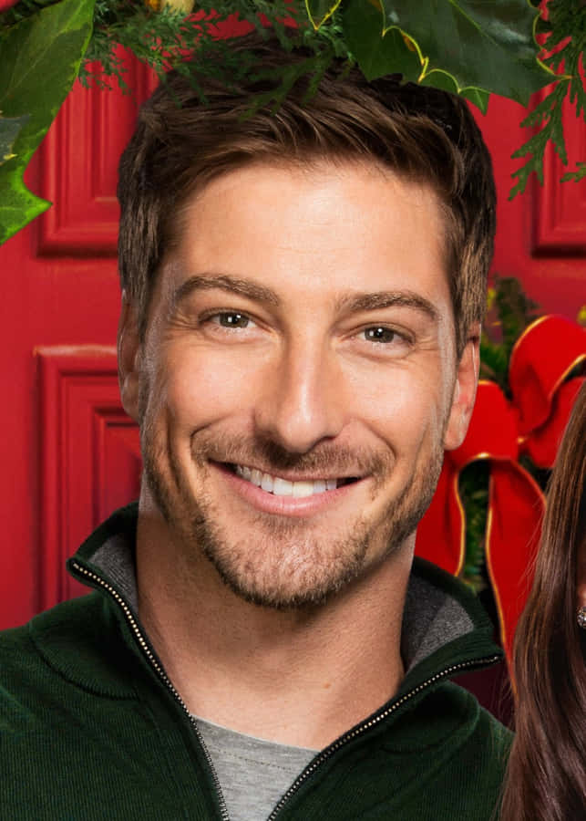 Daniel Lissing Holiday Portrait Wallpaper