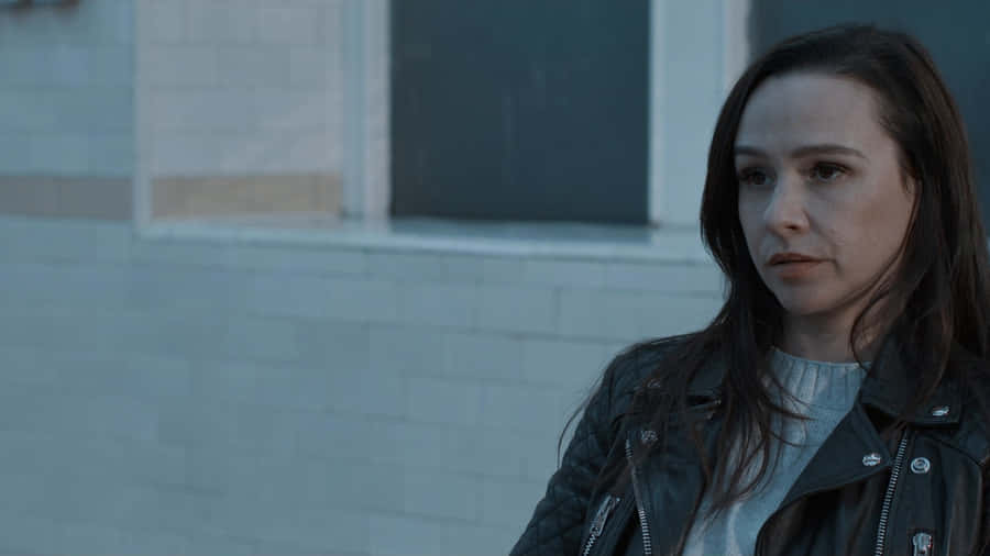 Danielle Harris Posing Elegantly In A 1920x1080 Stunning Wallpaper Wallpaper