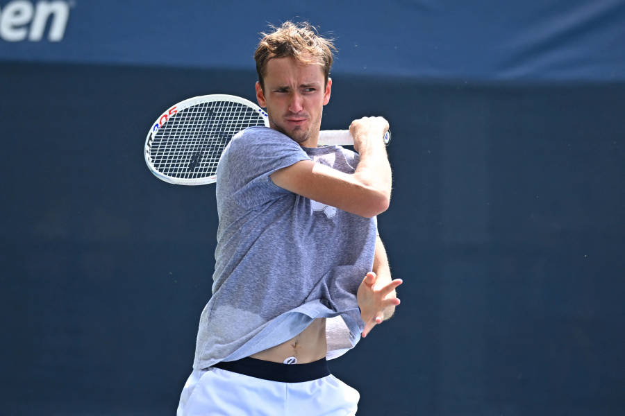 Daniil Medvedev In Gray Shirt Wallpaper