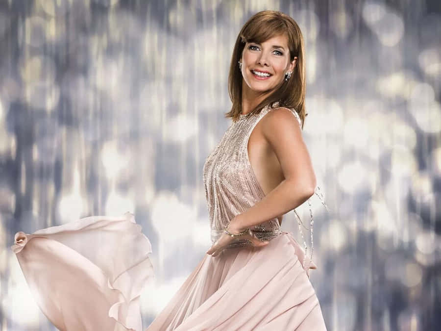 Darcey Bussell, Elegantly Poised In Ballet Attire Wallpaper