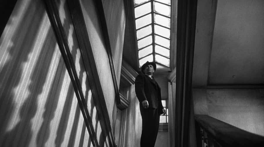 Dark Alley In A Mysterious Film Noir Scene Wallpaper