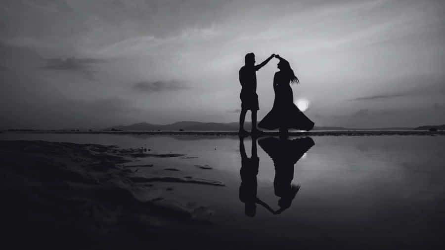 Dark Romance Silhouettes Wallpaper