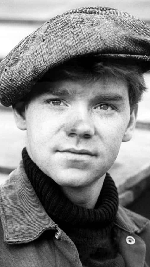 David Caruso Striking A Pose In A Stylish Suit Wallpaper