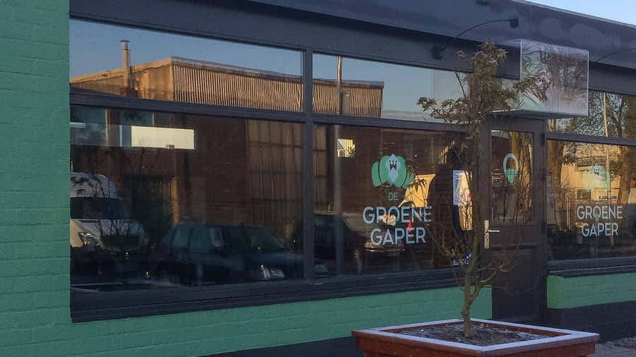 De Groene Gaper Storefront Hoofddorp Wallpaper