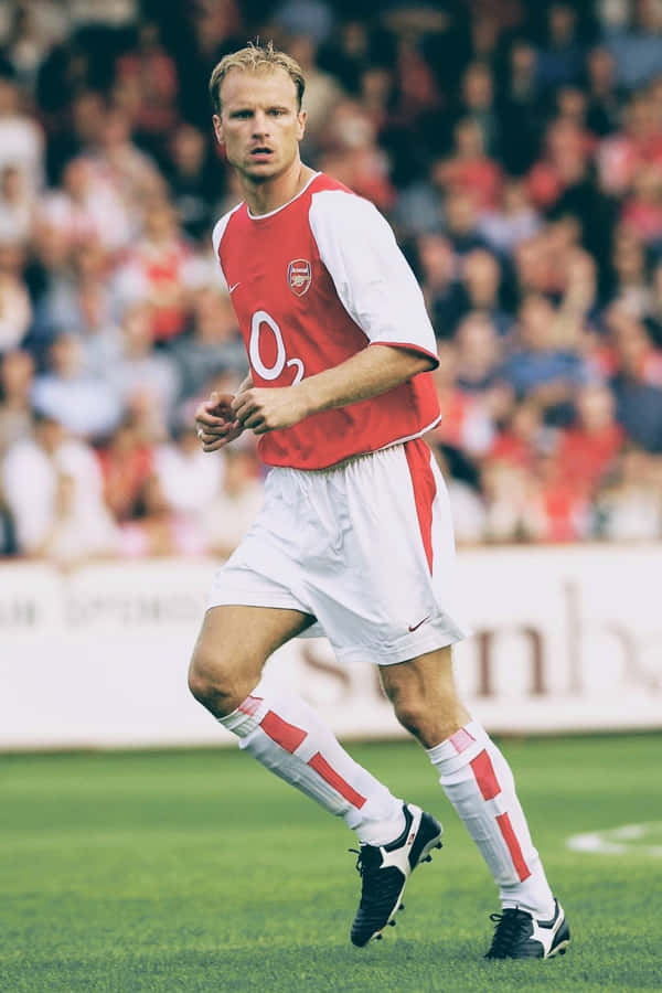 Dennis Bergkamp Arsenal Fc Vs. Stevenage Borough Wallpaper