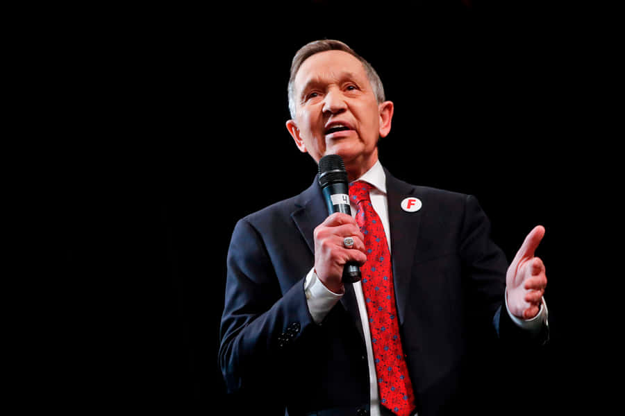 Dennis Kucinich With A Microphone Wallpaper