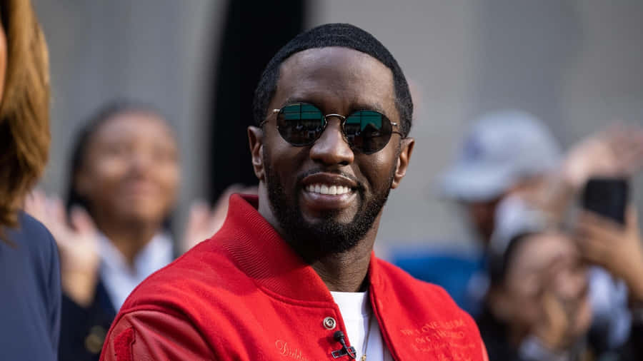Diddy Smiling In Sunglasses Wallpaper