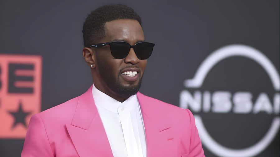 Diddy Stylish Pink Suit Wallpaper