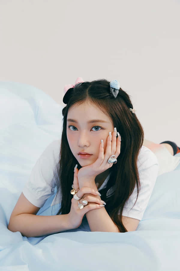 Dreamy Portraitof Young Womanwith Accessories Wallpaper