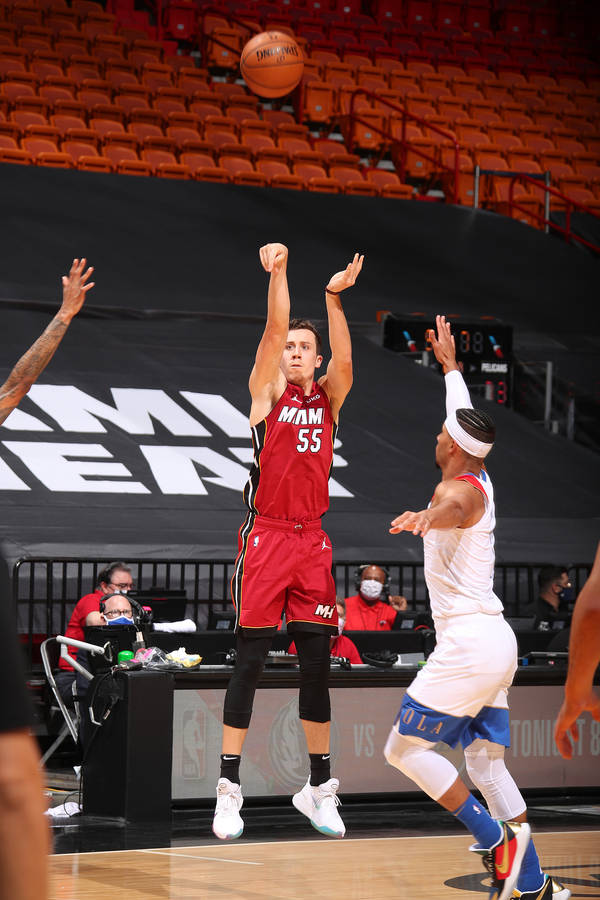 Duncan Robinson In A Peaceful Gym Wallpaper