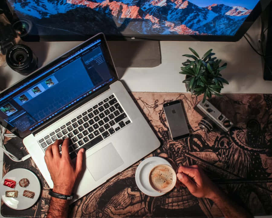 Editing A Photography Subject Wallpaper