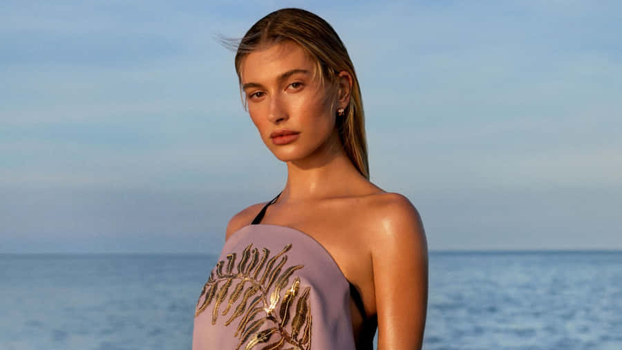 Effortless Elegance - Hailey Baldwin Wallpaper