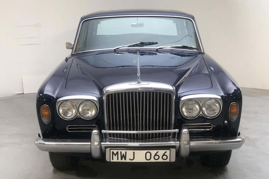 Elegance In Motion: Classic Bentley T1 Luxury Saloon Wallpaper