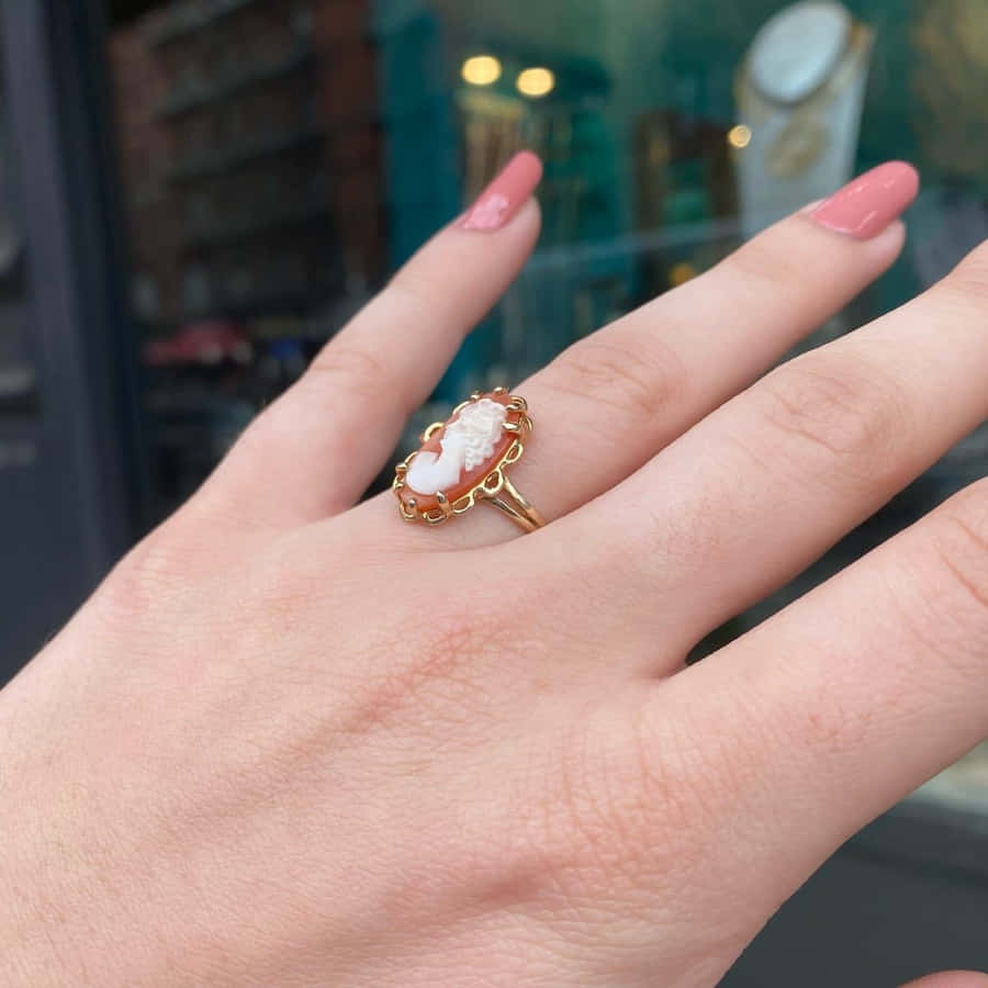Elegant Cameo Ringon Hand Wallpaper