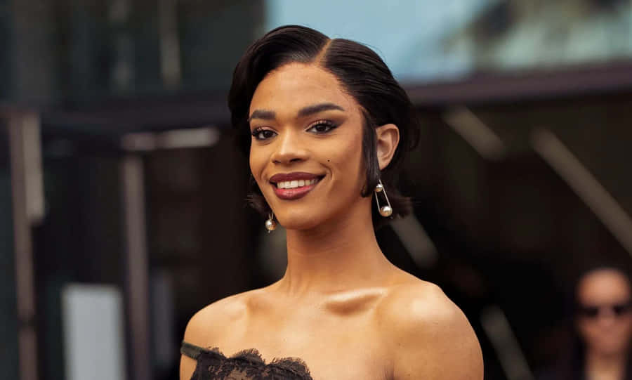 Elegant Evening Event Portrait Wallpaper