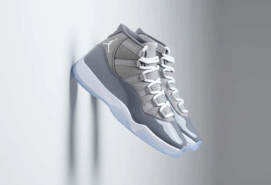 Elegant Gray And White Intertwined Wallpaper