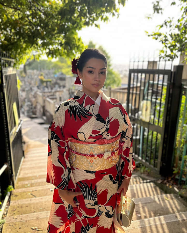Elegant Kimono Portrait Wallpaper