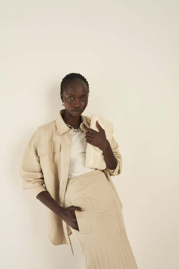 Elegant Minimalist Fashion Outfit Wallpaper