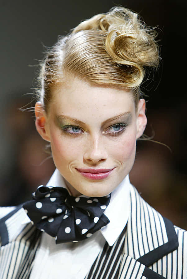 Elegant Modelwith Retro Hairstyleand Makeup Wallpaper