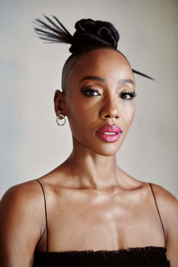 Elegant Portrait Charmaine Bingwa Wallpaper