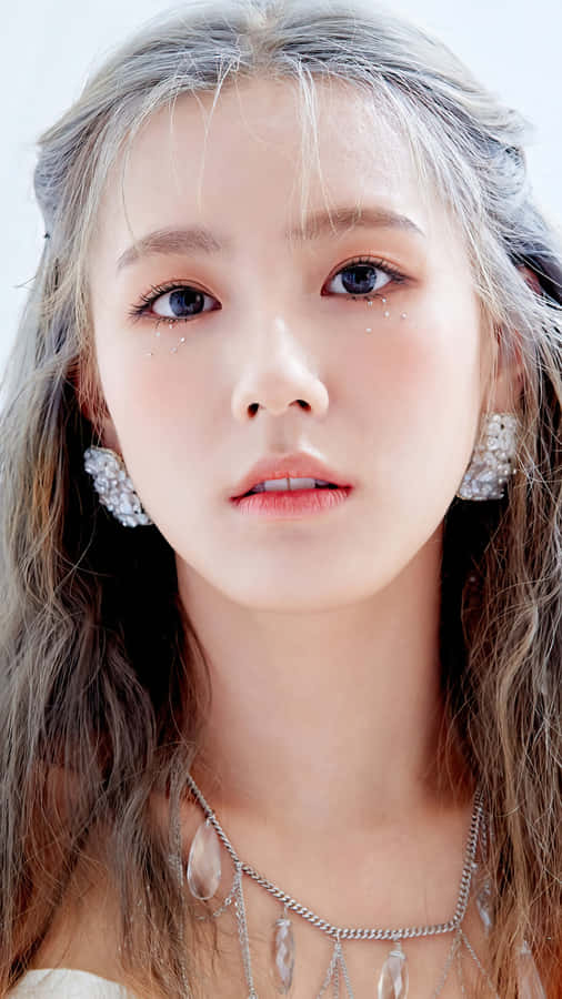 Elegant Portrait Crystal Adornments Wallpaper