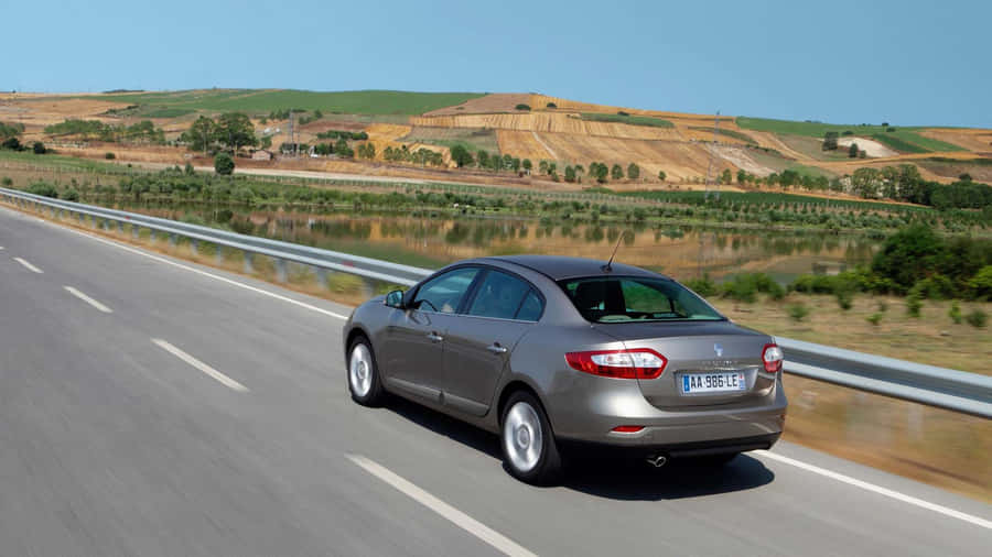 Elegant Renault Fluence In Motion Wallpaper