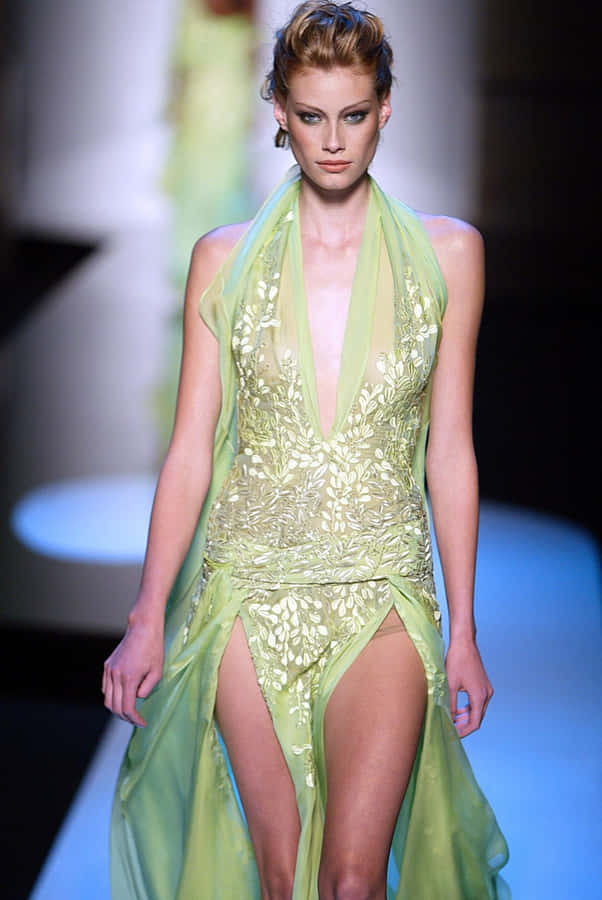 Elegant Runway Model Green Gown Wallpaper