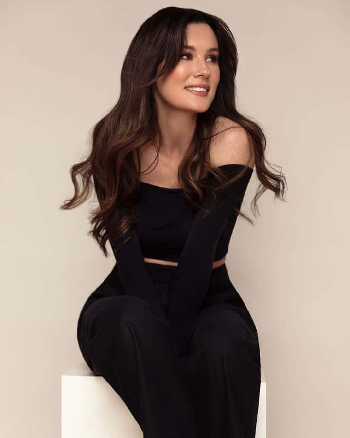 Elegant Womanin Black Outfit Wallpaper