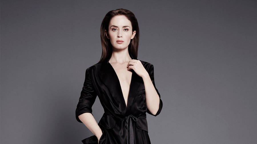 Emily Blunt In Plunge Dress Wallpaper