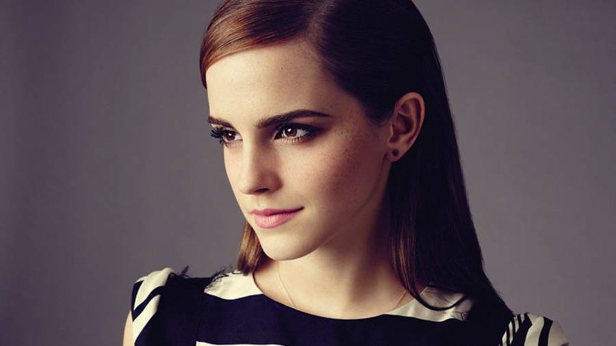 Emma Watson Grinning Wallpaper