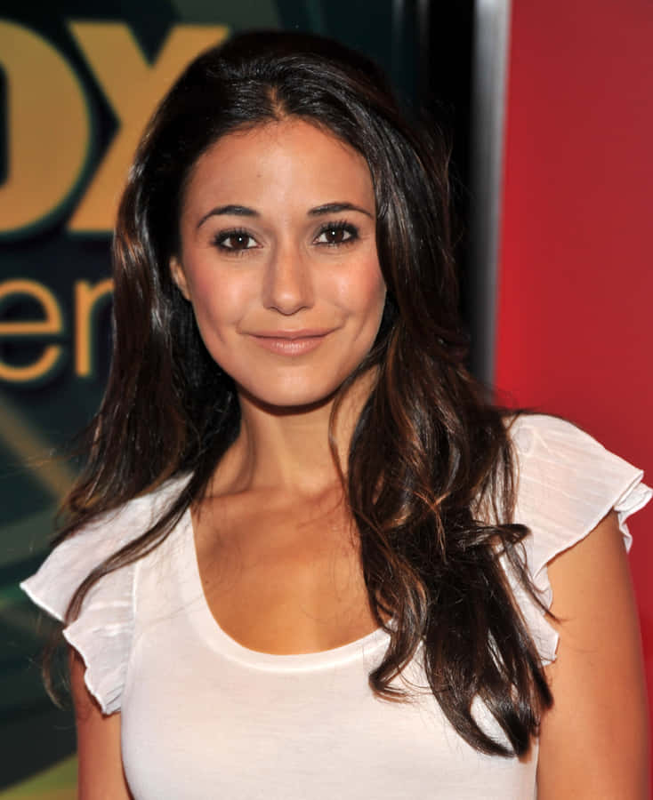 Emmanuelle Chriqui Glowing In A Dazzling Black Dress. Wallpaper