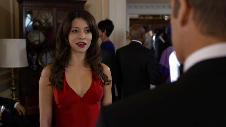 Emmanuelle Vaugier Posing In A Stylish Outfit Wallpaper