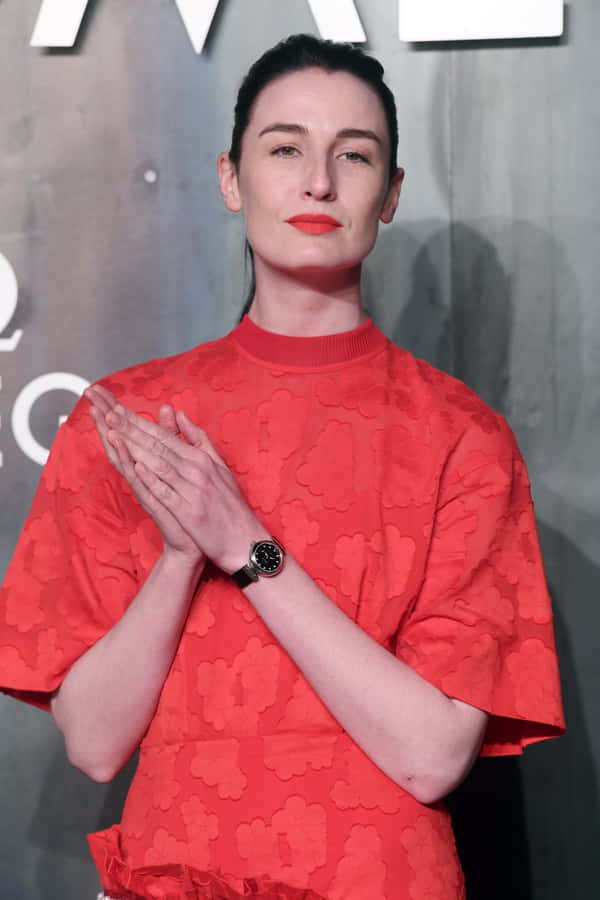 Erin O'connor Gracing The Runway With Impressive Elegance Wallpaper