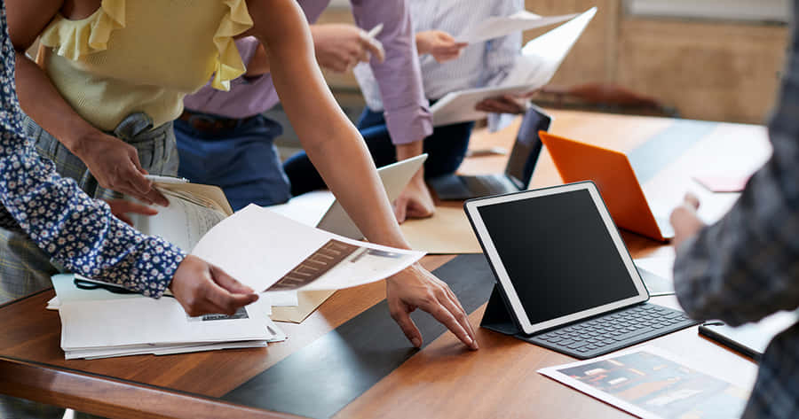 Exemplary Company Employees Wallpaper