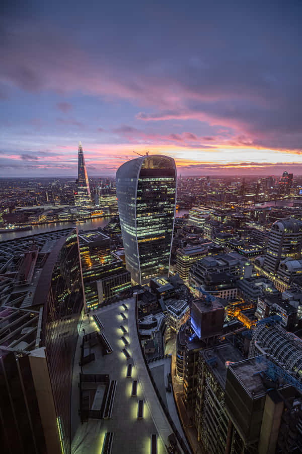 Explore The Beauty Of London With Your Iphone Wallpaper