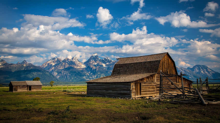 Fall Barn Surrounded By Autumn Colors Wallpaper
