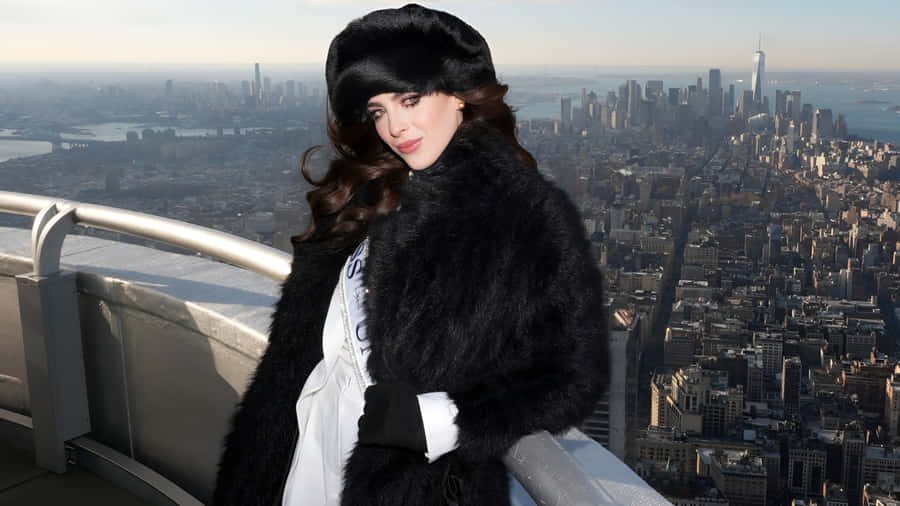 Fatima Bosch At City View Wallpaper