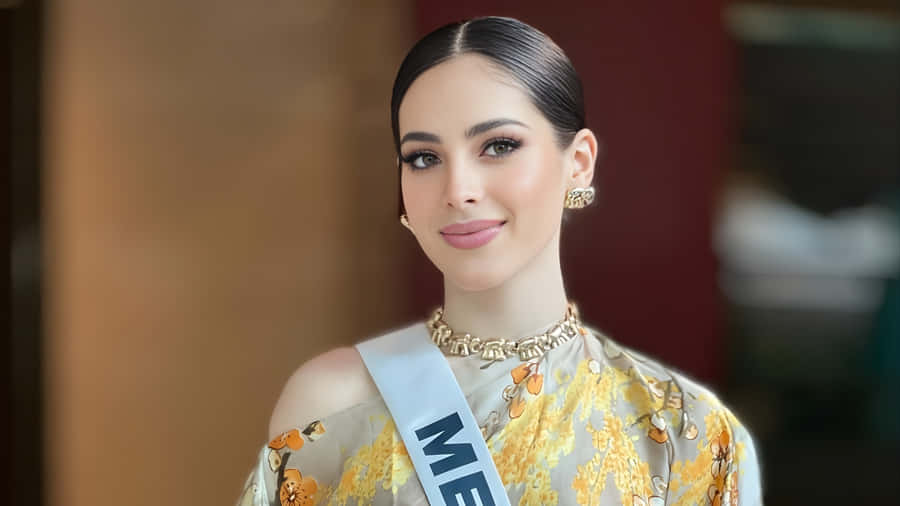 Fatima Bosch Beauty And Elegance Wallpaper