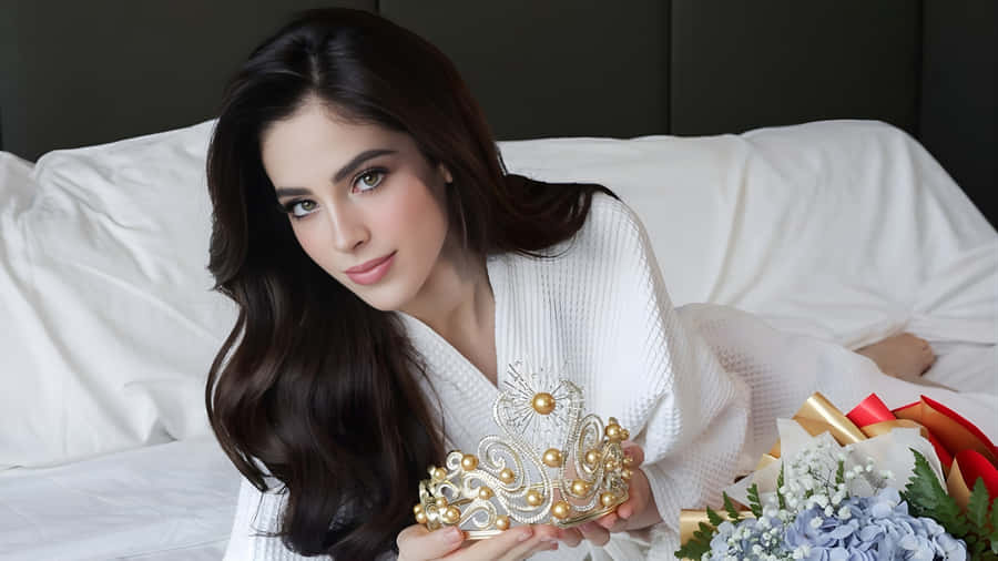 Fatima Bosch Elegant Portrait Wallpaper