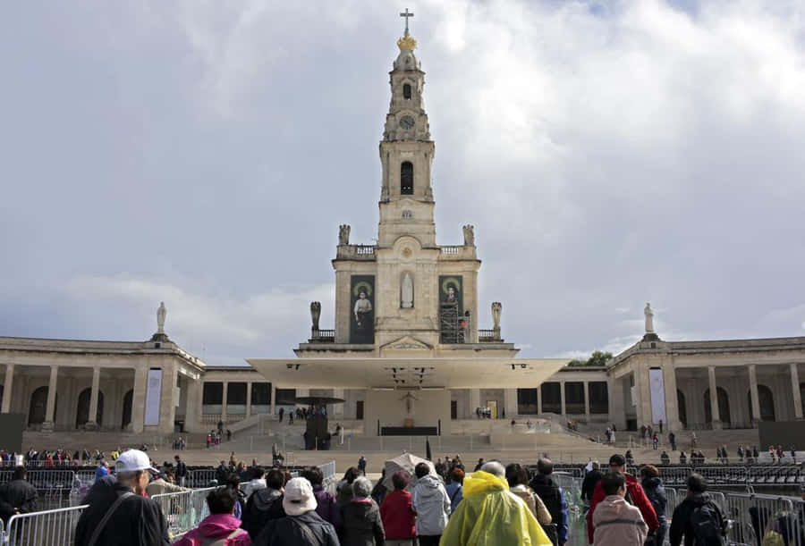Fatima Sanctuary Crowded With People Wallpaper