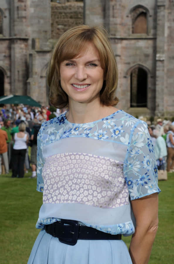 Fiona Bruce Posing Elegantly For A Photoshoot. Wallpaper