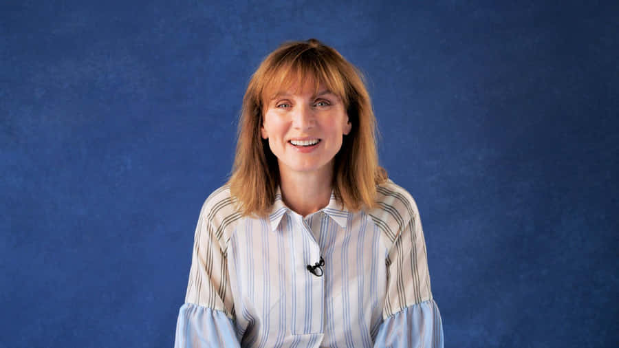 Fiona Bruce Posing For A Professional Portrait Wallpaper