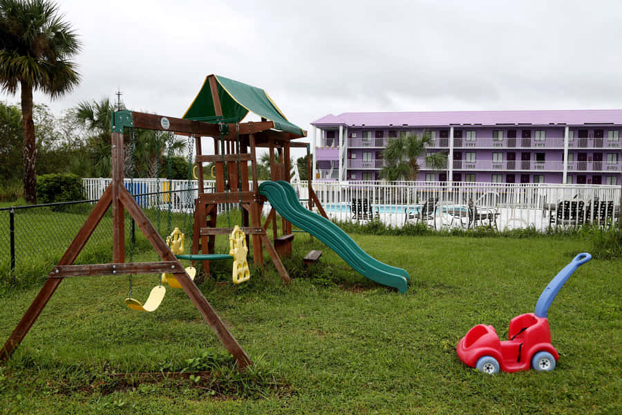 Florida Project Playgroundand Motel Wallpaper