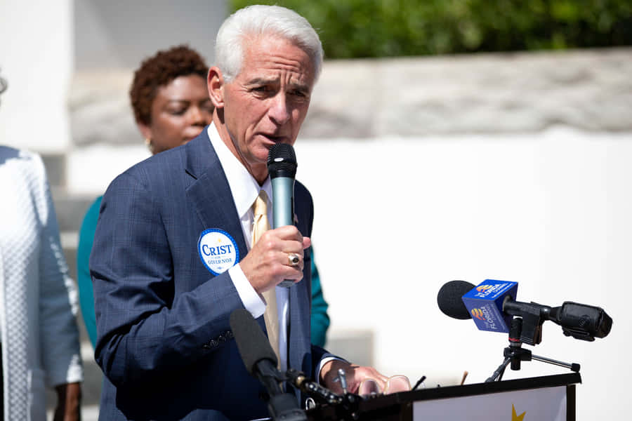 Florida's Leader At Work: Charlie Crist Delivering A Committed Speech Wallpaper