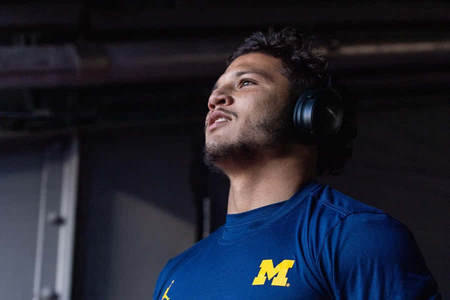 Focused Athlete Preparation Michigan Wallpaper