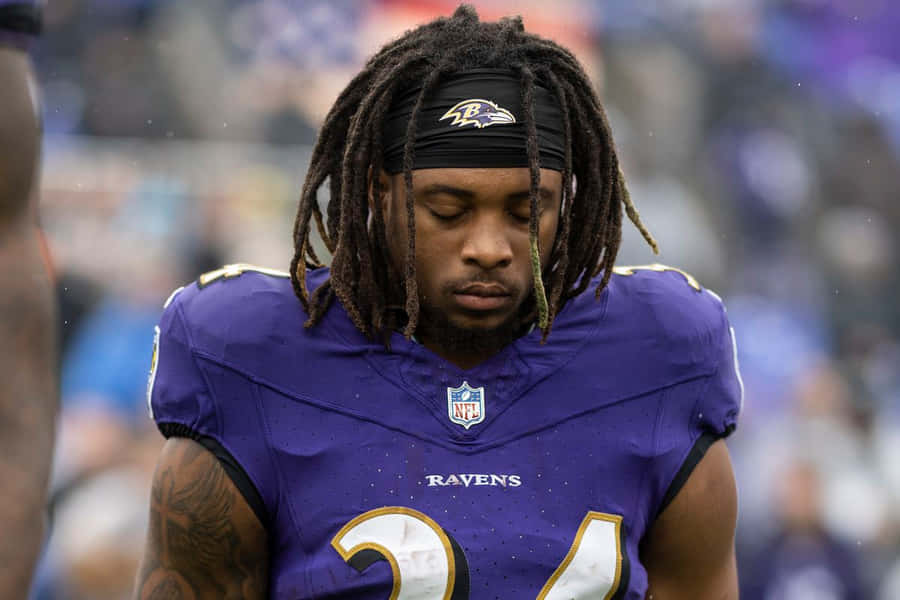 Focused Football Player Baltimore Ravens Wallpaper