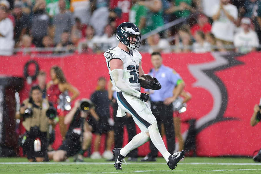 Football Player Action Shotin Rain Wallpaper