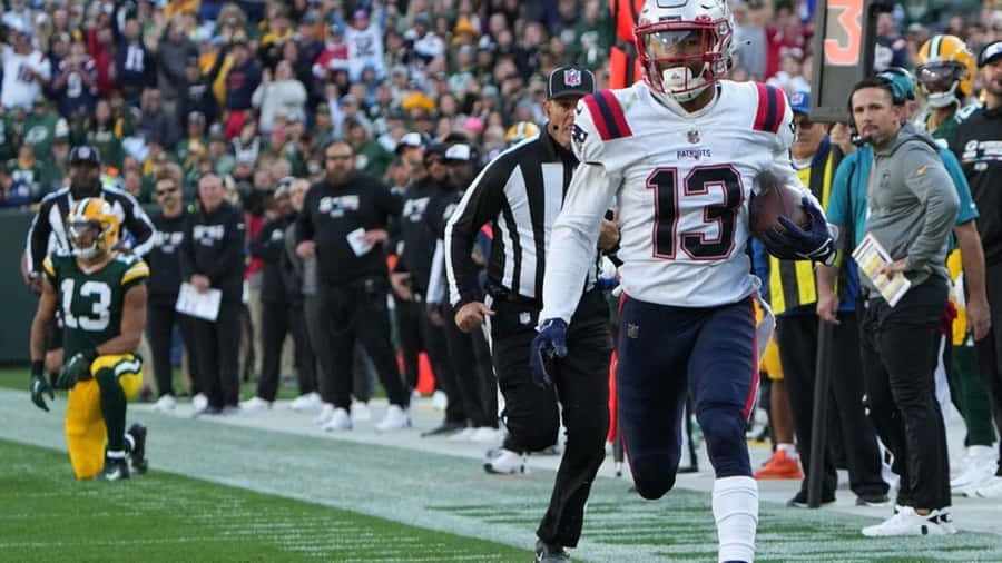 Football Player Number13 Action Shot Wallpaper