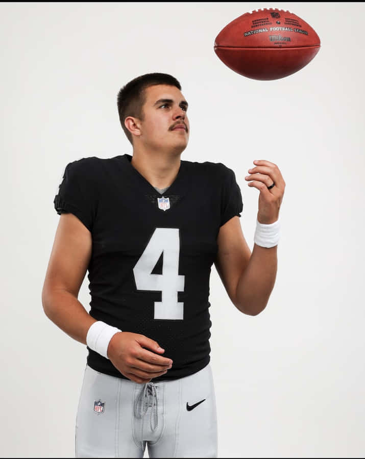 Football Player Number4 Spinning Ball Wallpaper