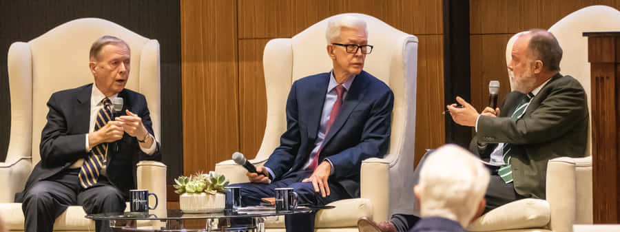 Former California Governors Gray Davis And Pete Wilson In A Candid Shot Wallpaper